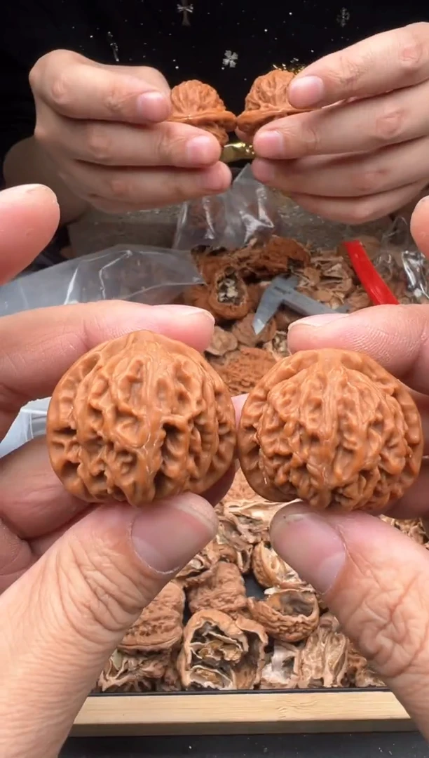 【闪购商品】桃核把件38左右尺寸打好底宫灯随机发一对