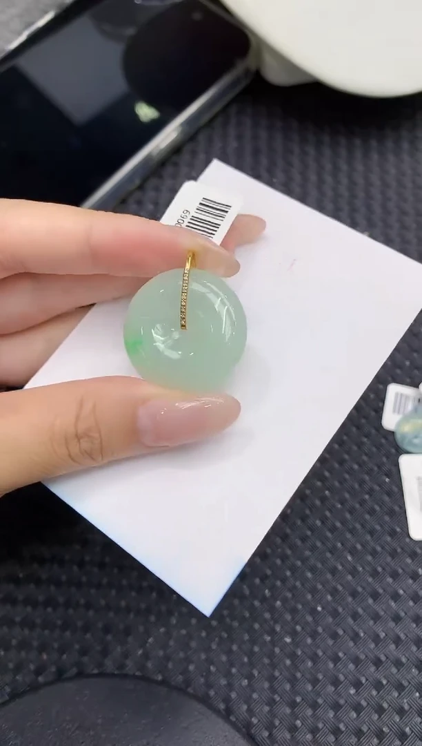 翡翠18K金镶嵌颈饰111111111