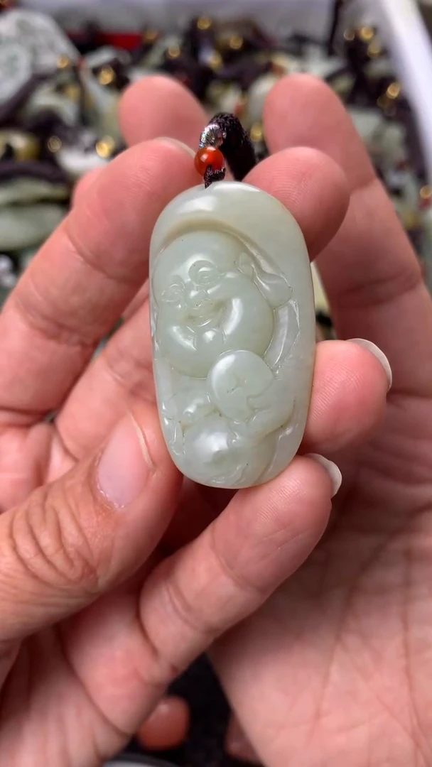 【闪购商品】和田玉颈饰未镶嵌多样性发货没有证书.拍一发一，有瑕