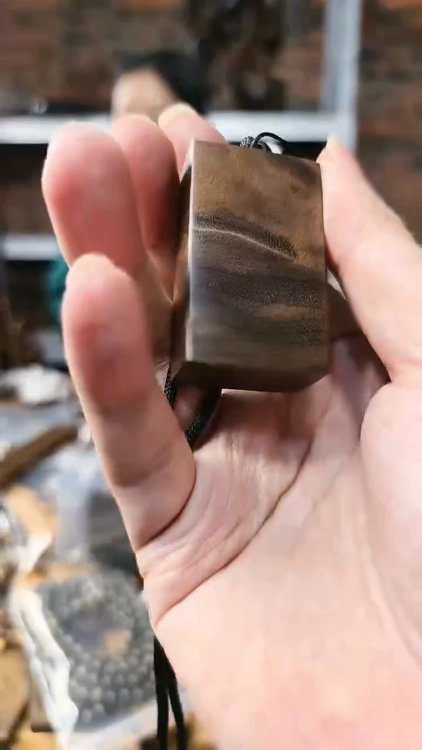 【闪购商品】金丝楠无事牌手把件