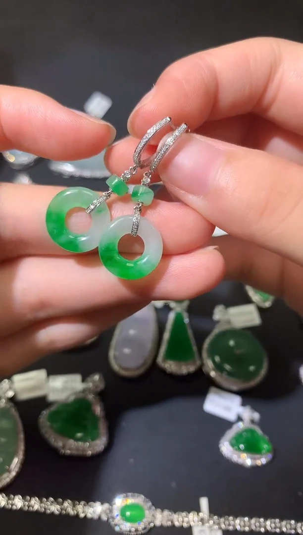 翡翠18K金镶嵌吊坠(不含链)耳坠