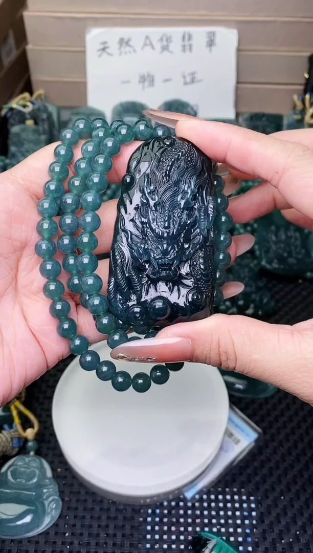 颈饰未镶嵌翡翠