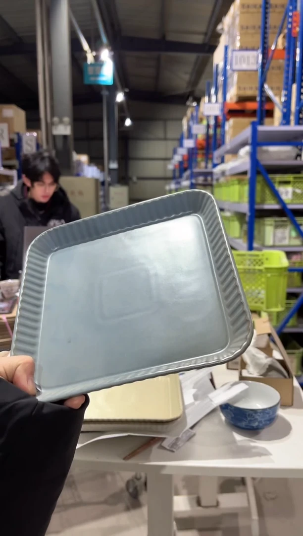 瓷プリーツ　プレート大　ブルー