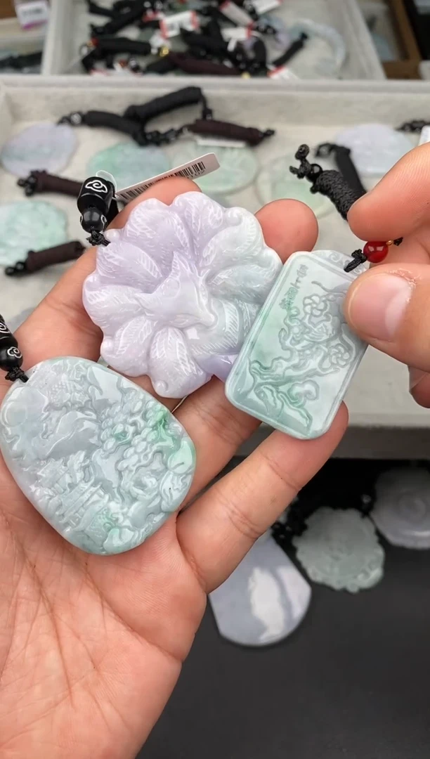 【闪购商品】翡翠颈饰未镶嵌  天然翡翠，一物一图