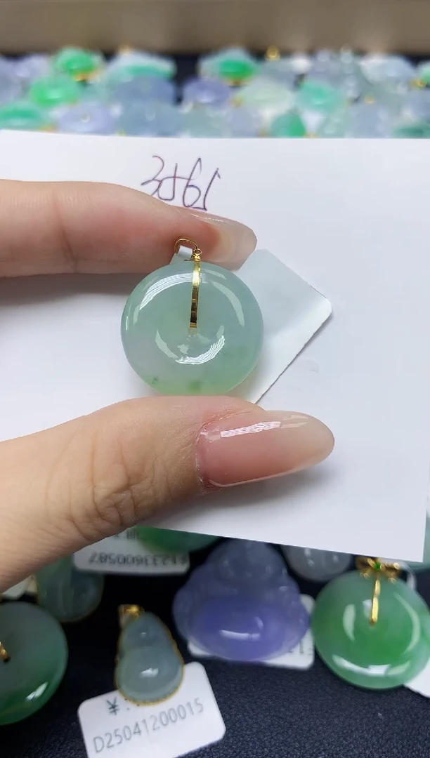 翡翠18K金镶嵌颈饰 天然缅甸翡翠A货
