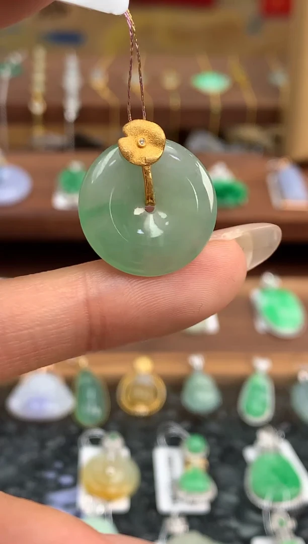 【闪购商品】翡翠颈饰18K金镶嵌平安扣