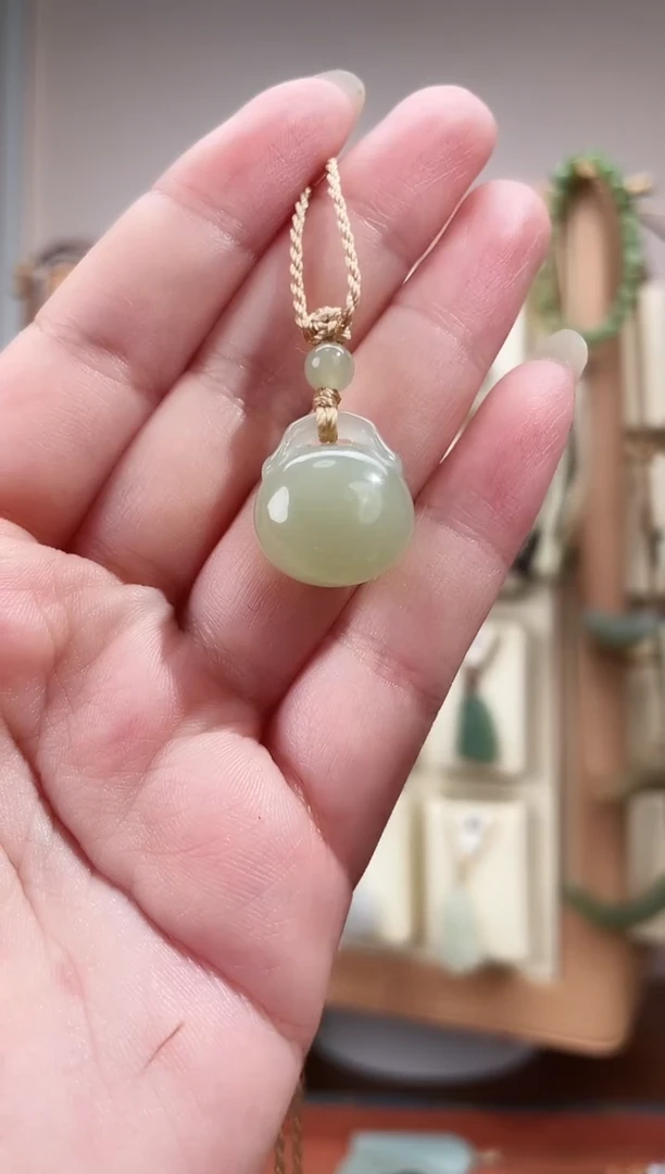 颈饰未镶嵌和田玉18*16*11.2毫米青海料叮当锁