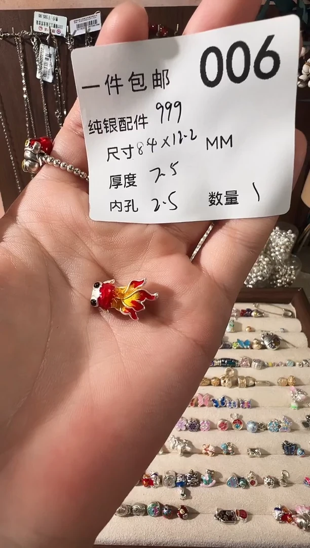 无足银珐琅彩红色金鱼穿孔
