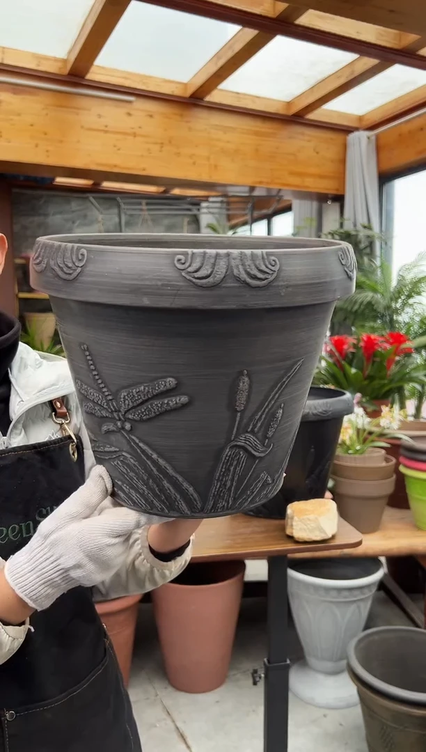 33*26/黑灰色浮雕纹理强体花盆/OF33