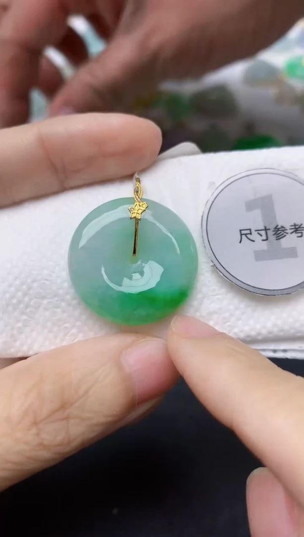 翡翠18K金镶嵌颈饰天然缅甸A货翡翠