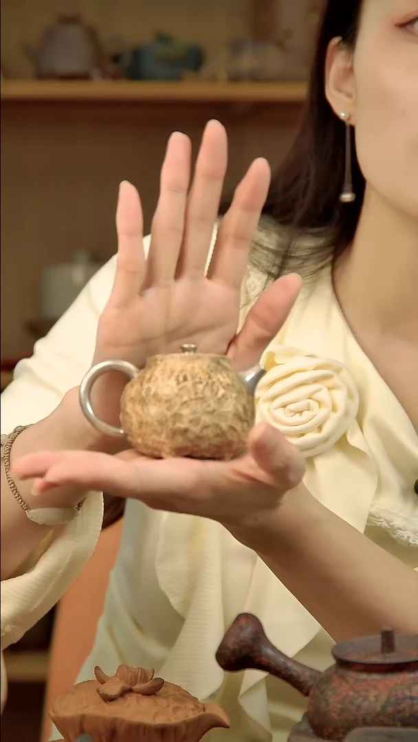 言野手作 粉引仿古锤纹三足壶