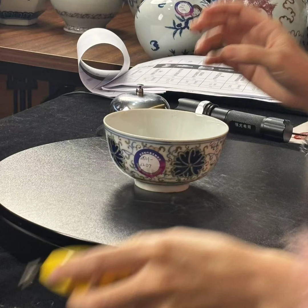 清中期斗彩花卉赏碗