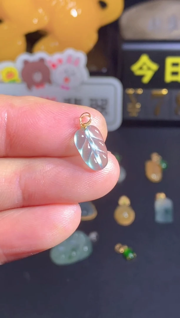 颈饰18K金镶嵌翡翠