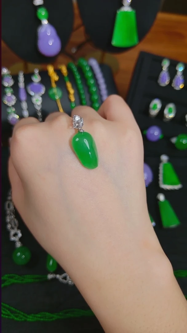 吊坠(不含链)18K金镶嵌翡翠福瓜