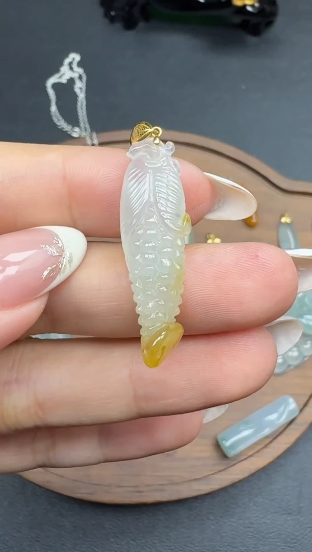 吊坠(赠链)18K金镶嵌翡翠500