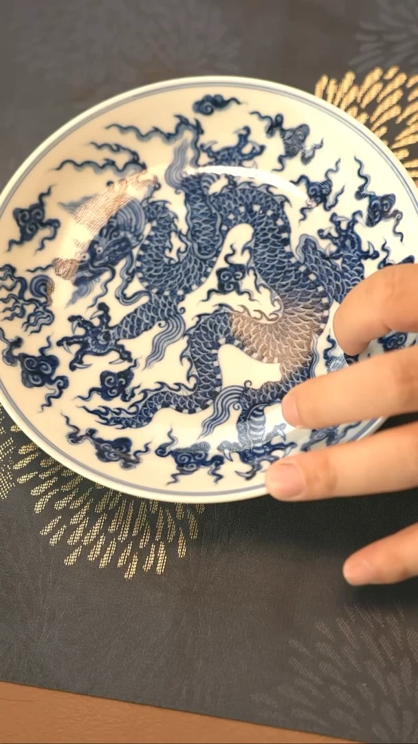 垂虹慕古铠甲龙纹壶承