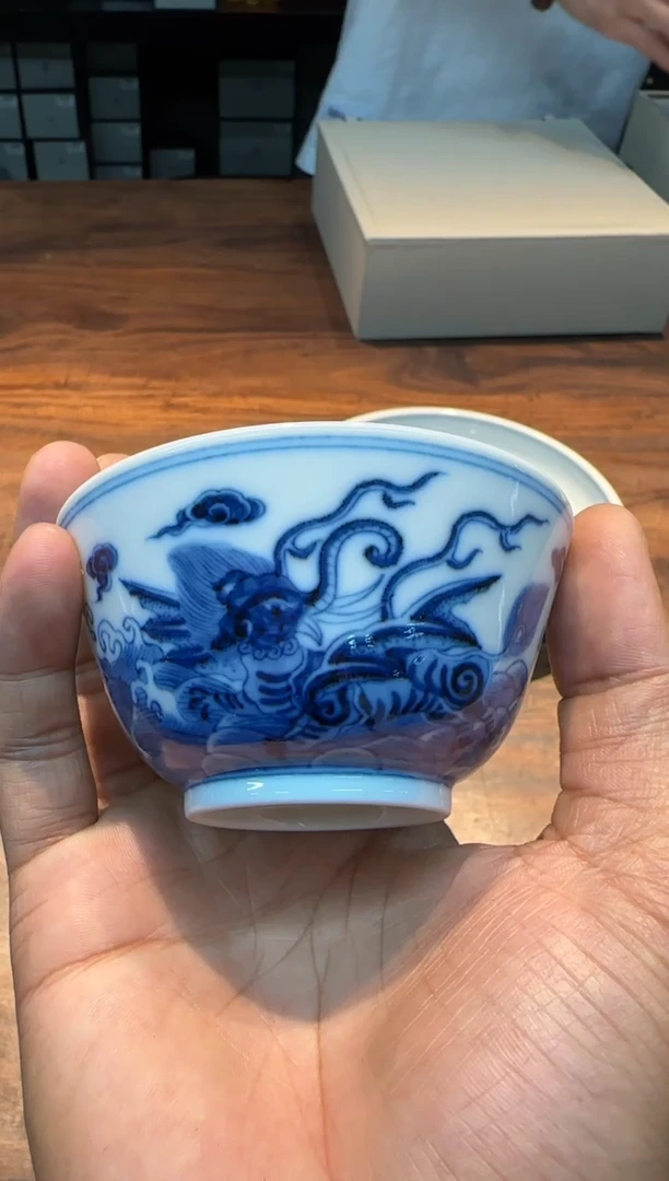 快雪时晴 青花海水飞象纹撇口杯