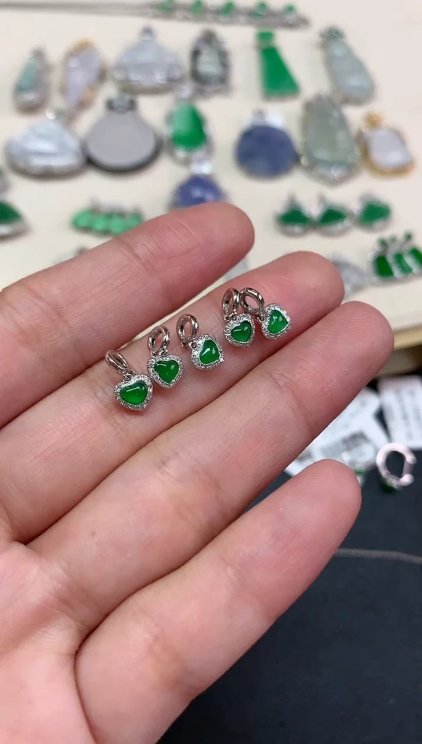 【闪购商品】翡翠吊坠(不含链)18K金镶嵌Q161|980|多样性发其一