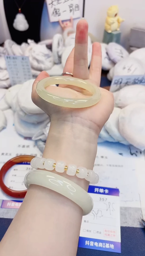 【闪购商品】石英质玉手镯未镶嵌357-美人条-圈口54