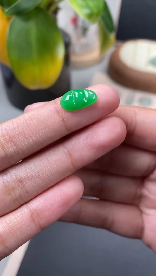 【闪购商品】翡翠颈饰未镶嵌翡翠冰绿福豆