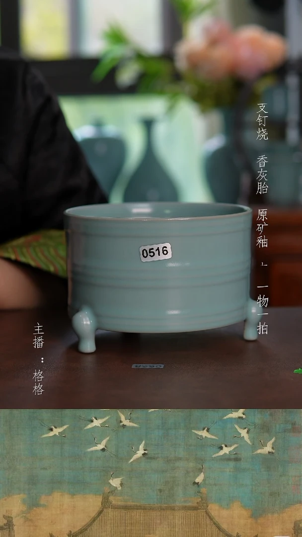 摆件天青釉手工三足樽13.5cm