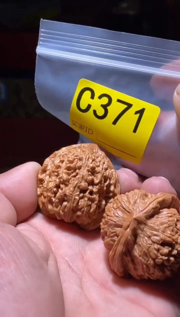 把件文玩核桃粗筋石头全品40左右371