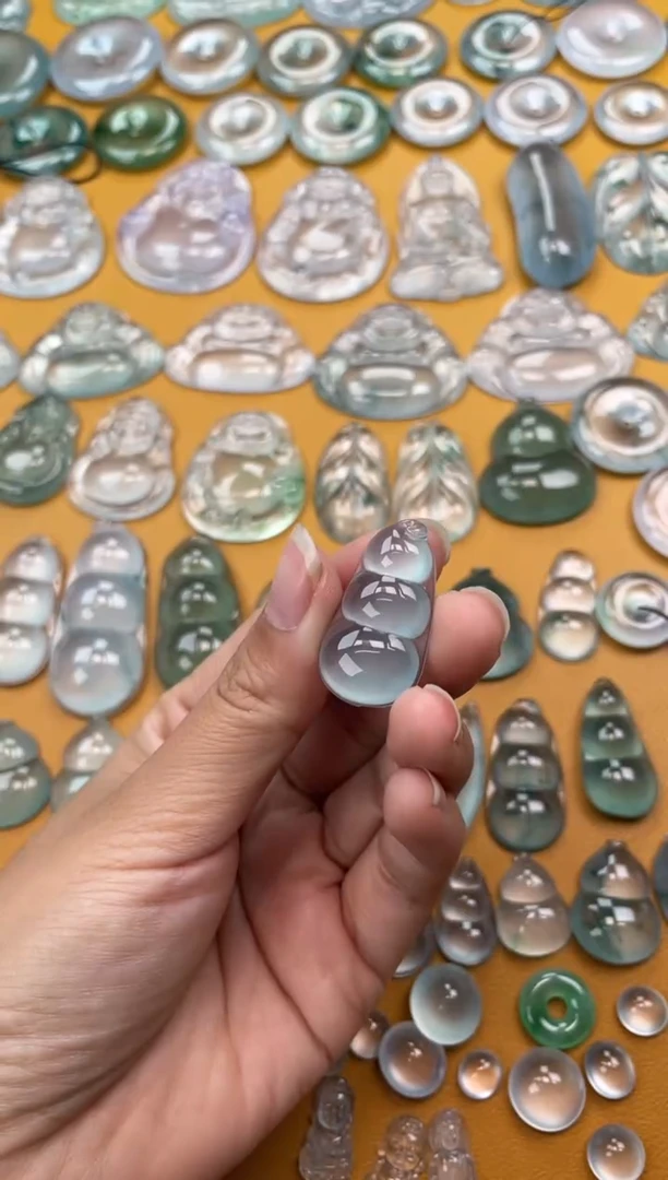 翡翠未镶嵌吊坠(不含链)福豆 30 16.5  5.8