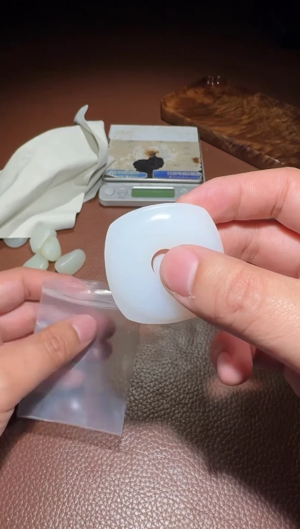 未镶嵌和田玉挂件陈*和田玉