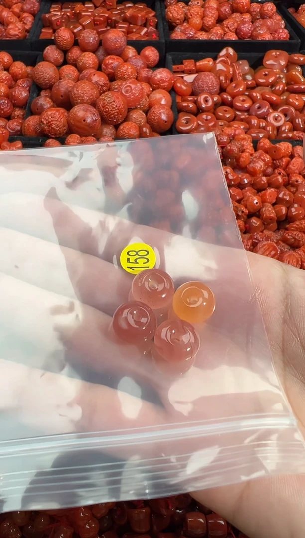 南红玛瑙未镶嵌颈饰1