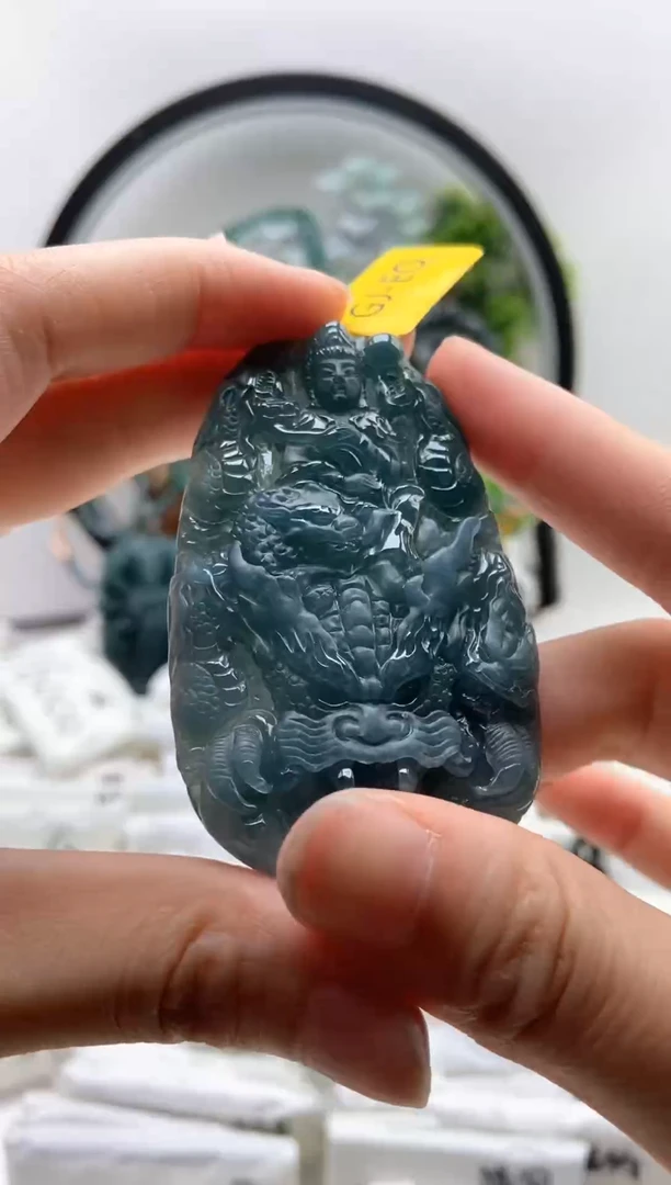 翡翠未镶嵌颈饰文殊