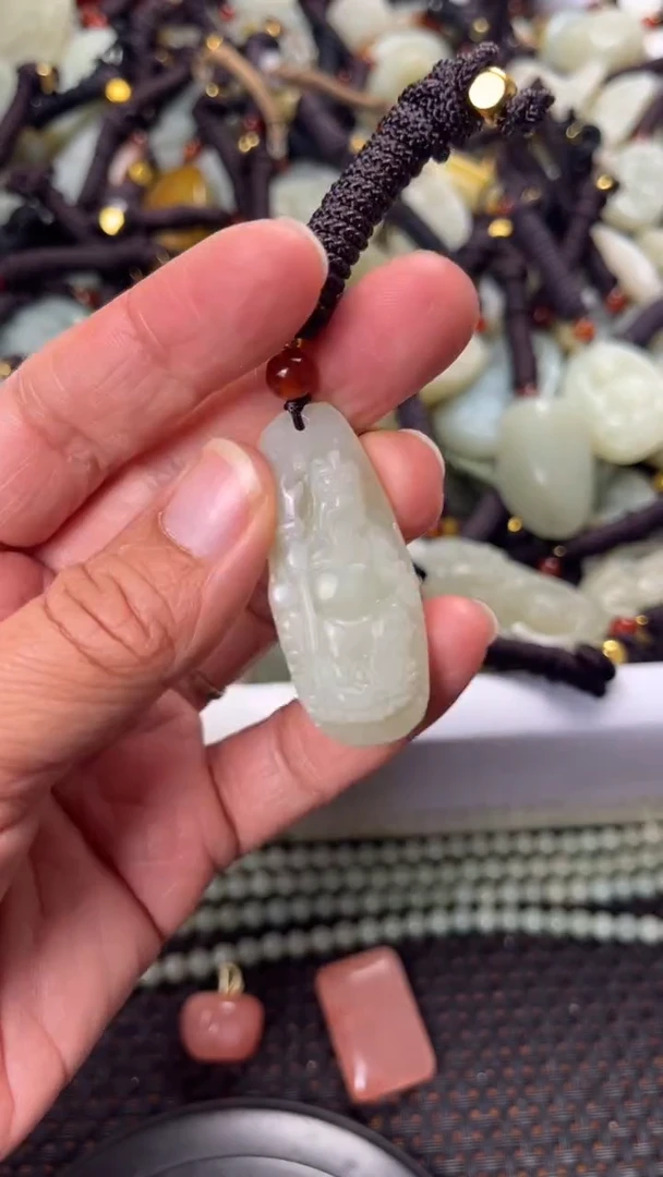 【闪购商品】和田玉颈饰未镶嵌多样性发货没有证书拍一发一有瑕