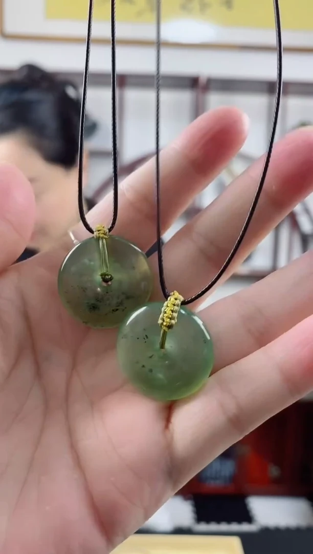 未镶嵌岫玉颈饰1