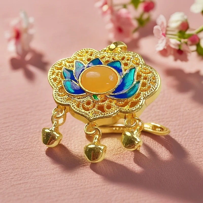 【云飞珠宝】老蜜蜡鸡油莲花平安锁吊坠