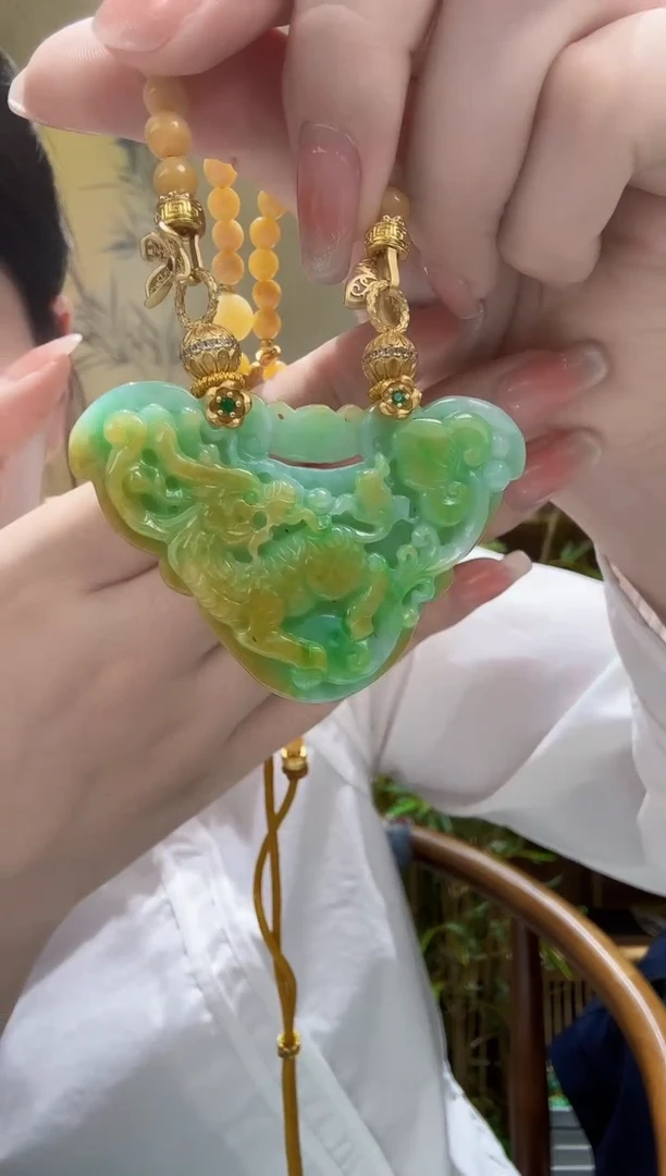 翡翠未镶嵌颈饰吊坠