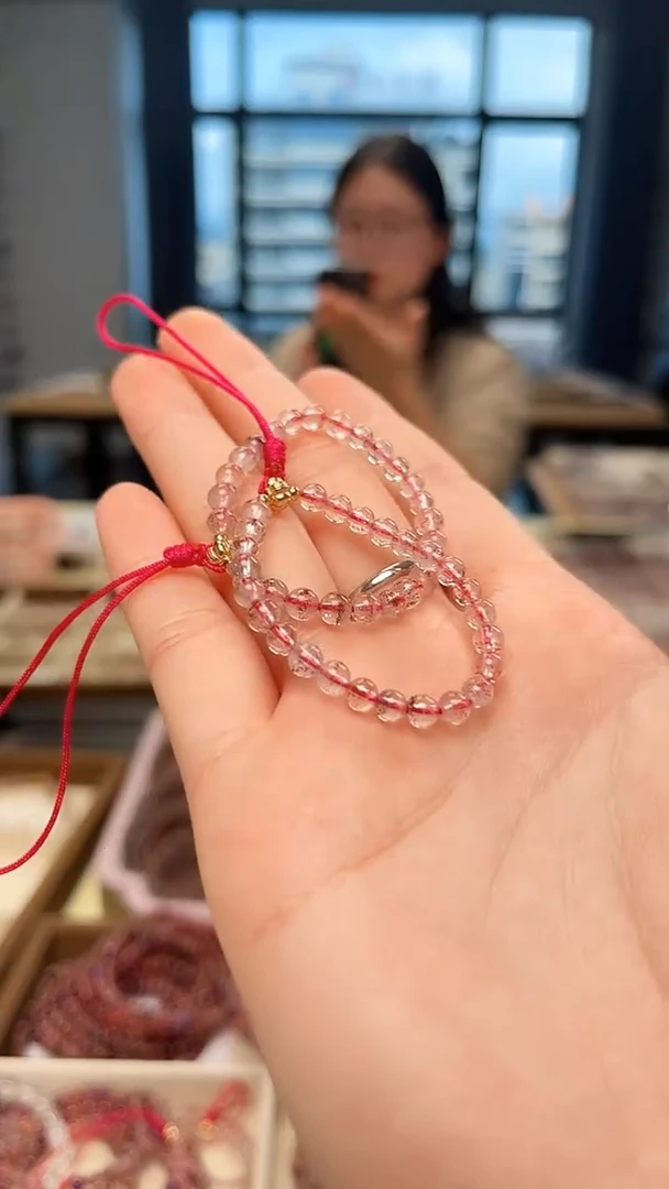 吊坠(不含链)未镶嵌水晶金草莓手机链（多样式发货）