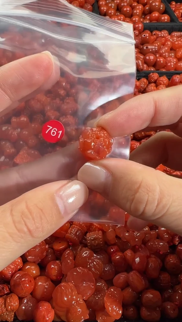 颈饰未镶嵌南红玛瑙1