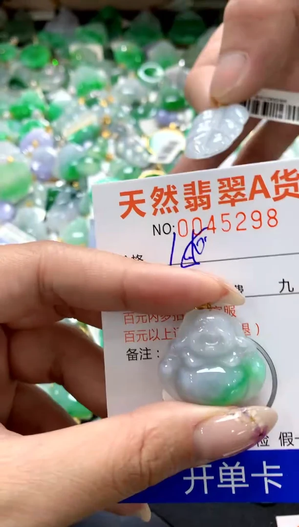 翡翠18K金镶嵌颈饰1111111111111111