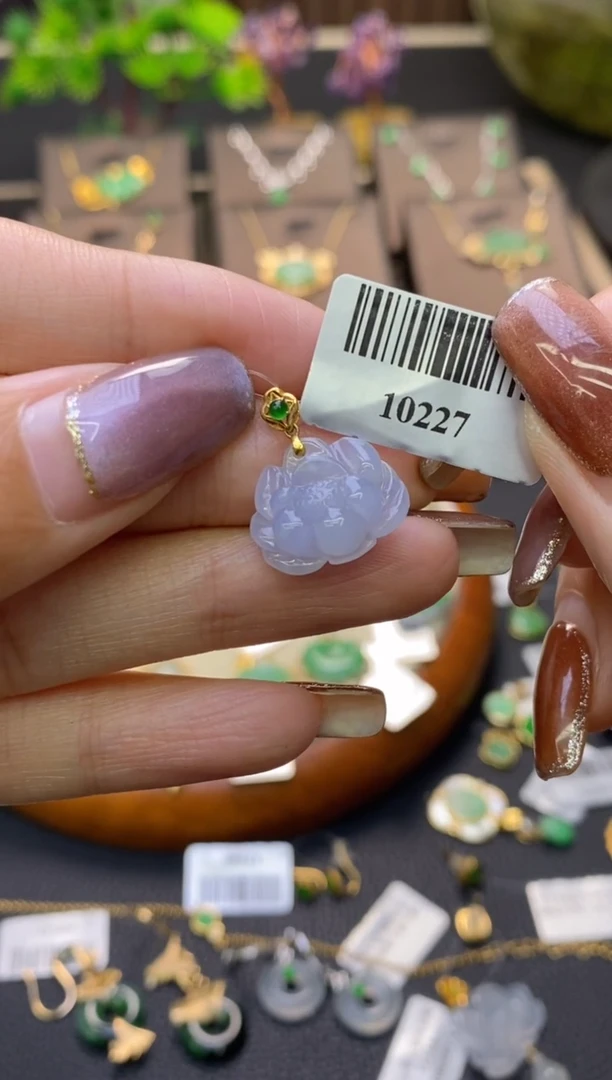 翡翠18K金镶嵌颈饰花花吊坠10227