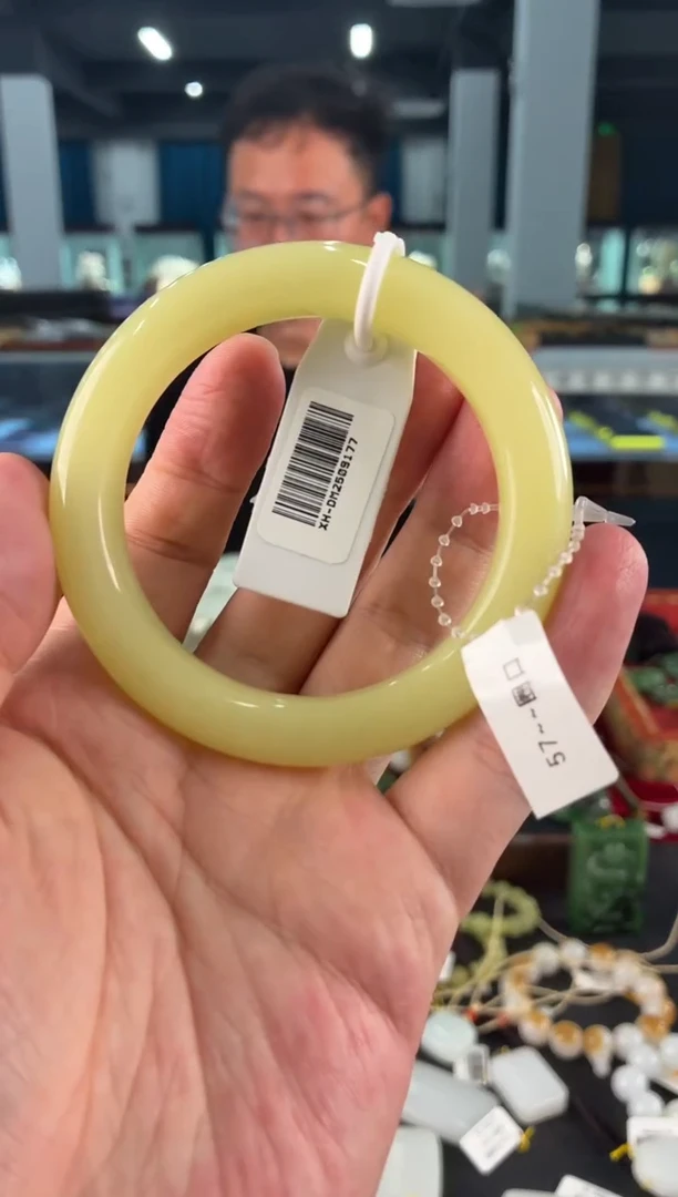 颈饰未镶嵌和田玉爱****猫手镯