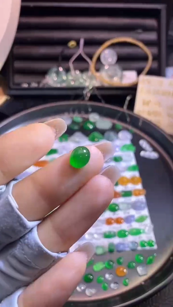 翡翠挂件未镶嵌蛋