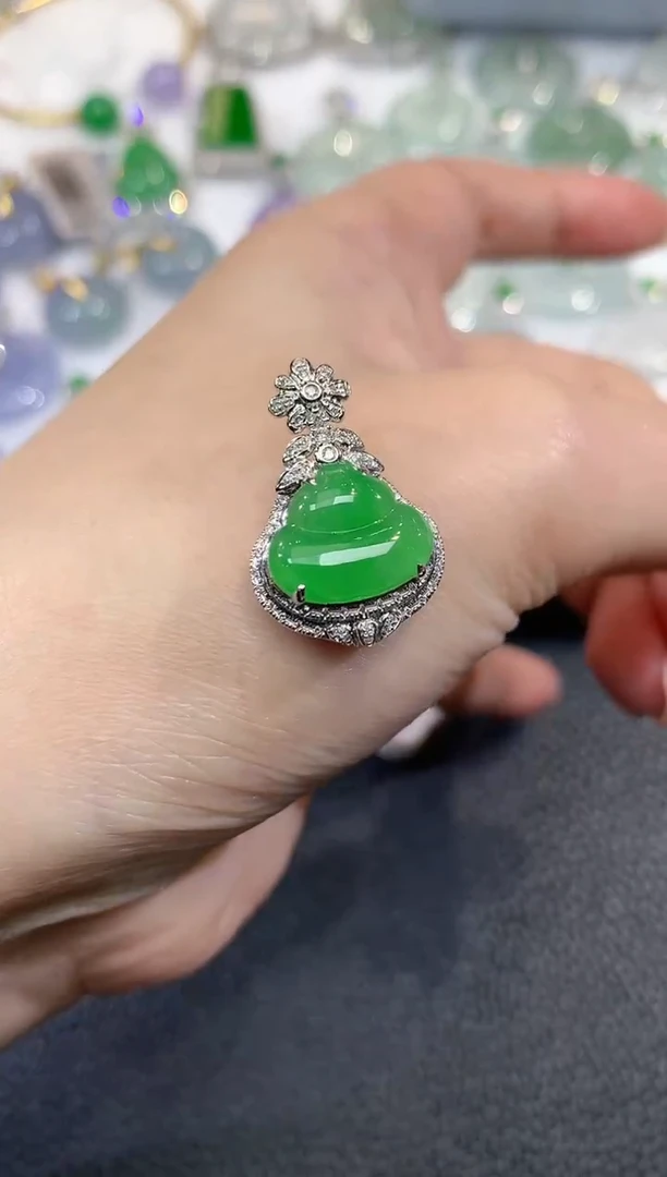 吊坠(不含链)18K金镶嵌翡翠A43