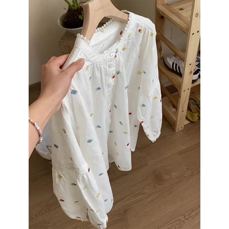 法式碎花刺绣衬衫女春季蕾丝花边圆领衬衣设计感小众宽松百搭上衣