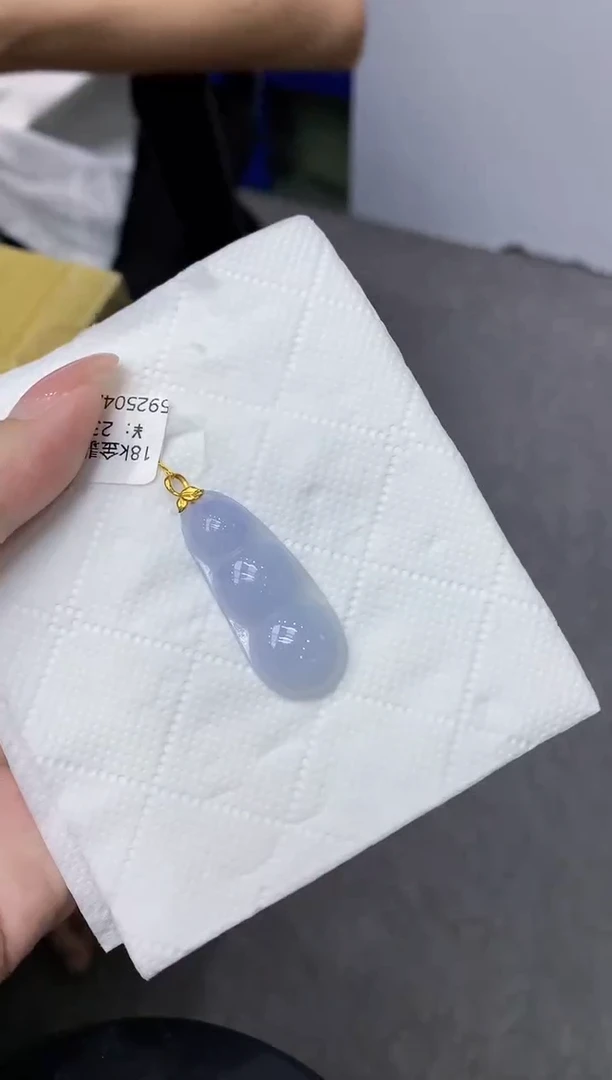 翡翠18K金镶嵌颈饰111111111