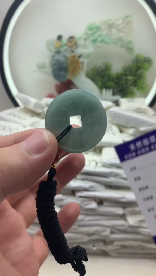 颈饰未镶嵌翡翠小山鬼