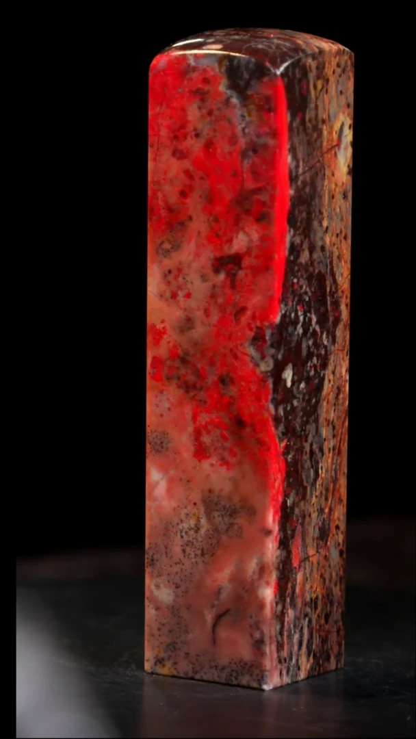 昌化石老坑刘关张鸡血石