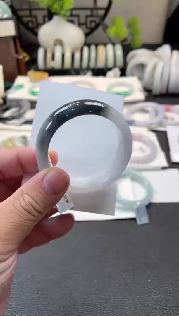 翡翠手镯未镶嵌50.5正圈 有纹