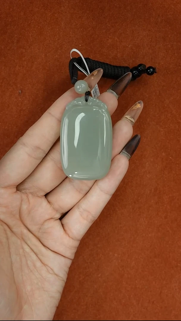 吊坠(赠链)未镶嵌和田玉且末近矿微色差m