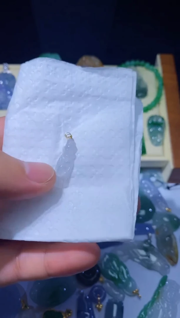翡翠18K金镶嵌吊坠(不含链)68
