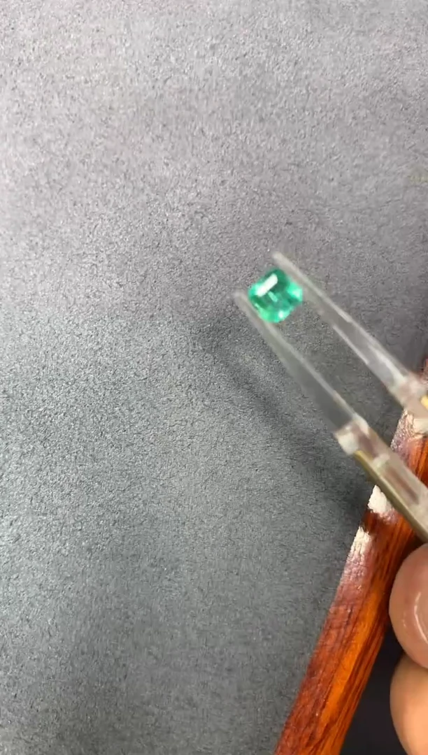 裸石祖母绿0.65ct 11