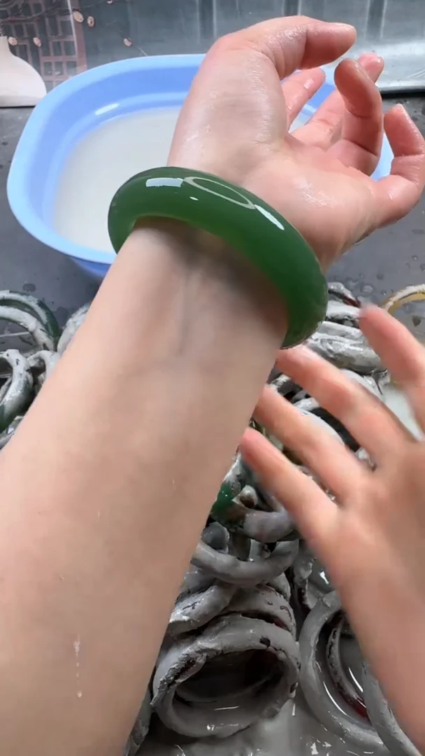 【闪购商品】石英质玉手镯未镶嵌22